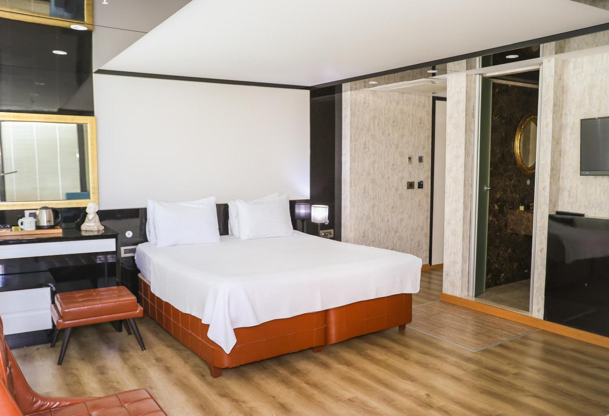 The Hera Platinum Hotel Istanbul Exterior photo