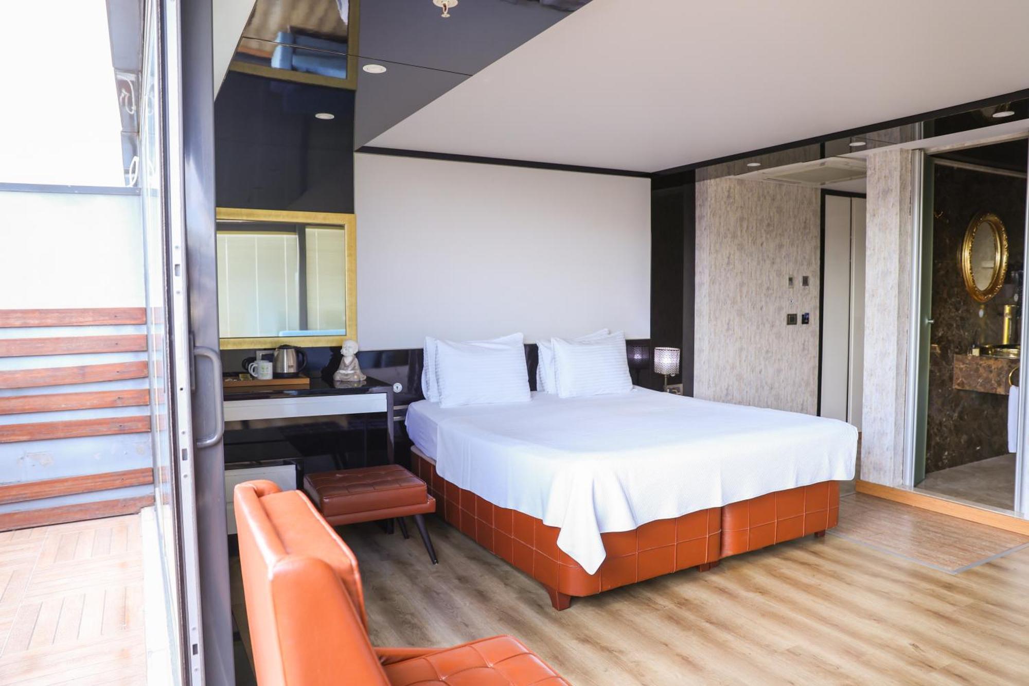 The Hera Platinum Hotel Istanbul Exterior photo