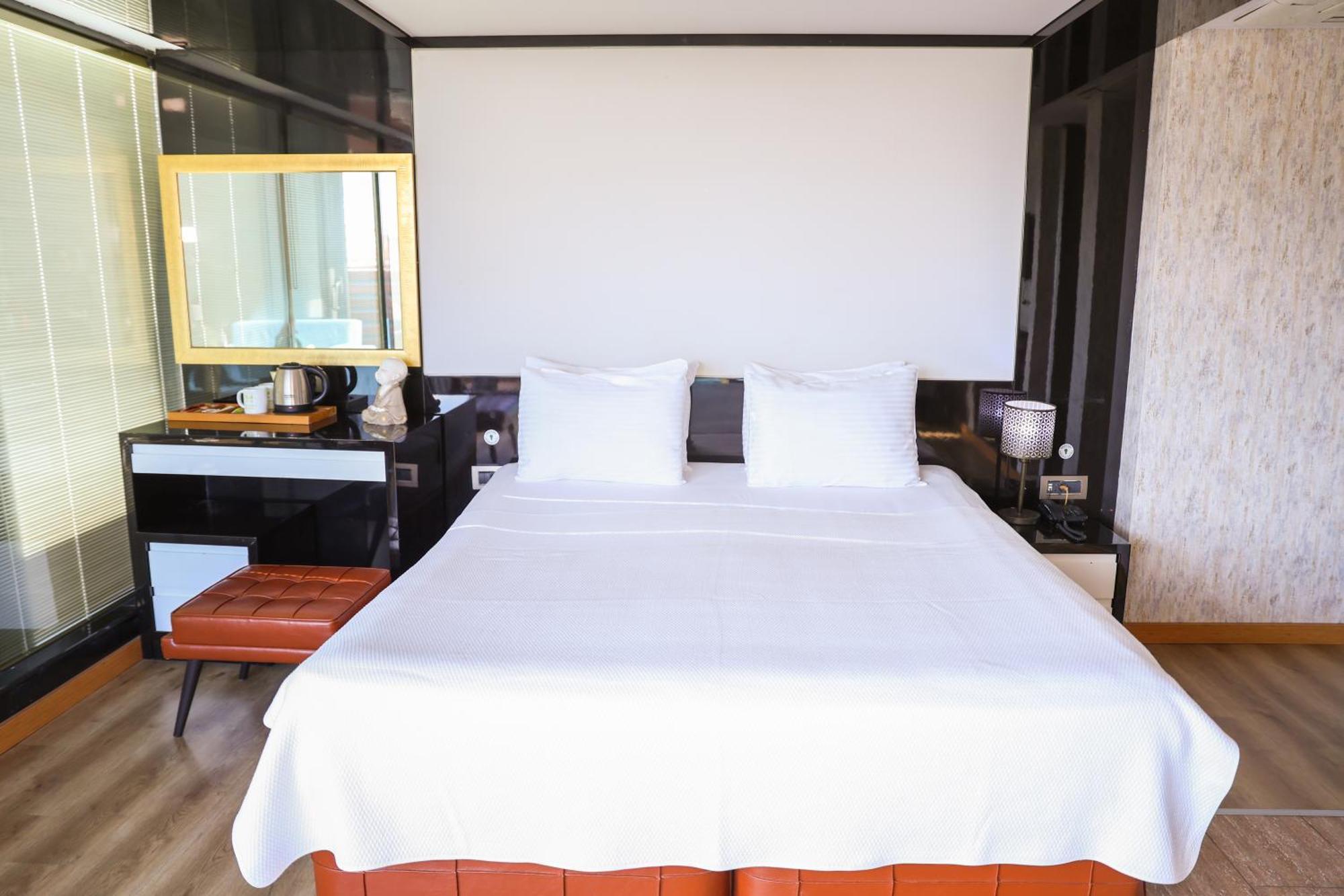 The Hera Platinum Hotel Istanbul Exterior photo