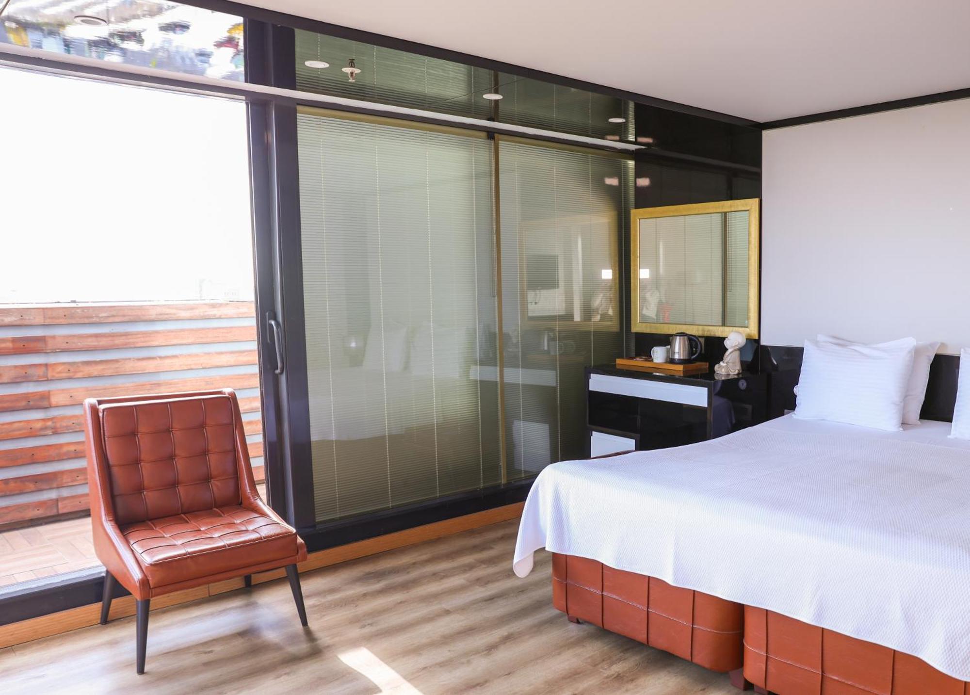 The Hera Platinum Hotel Istanbul Exterior photo