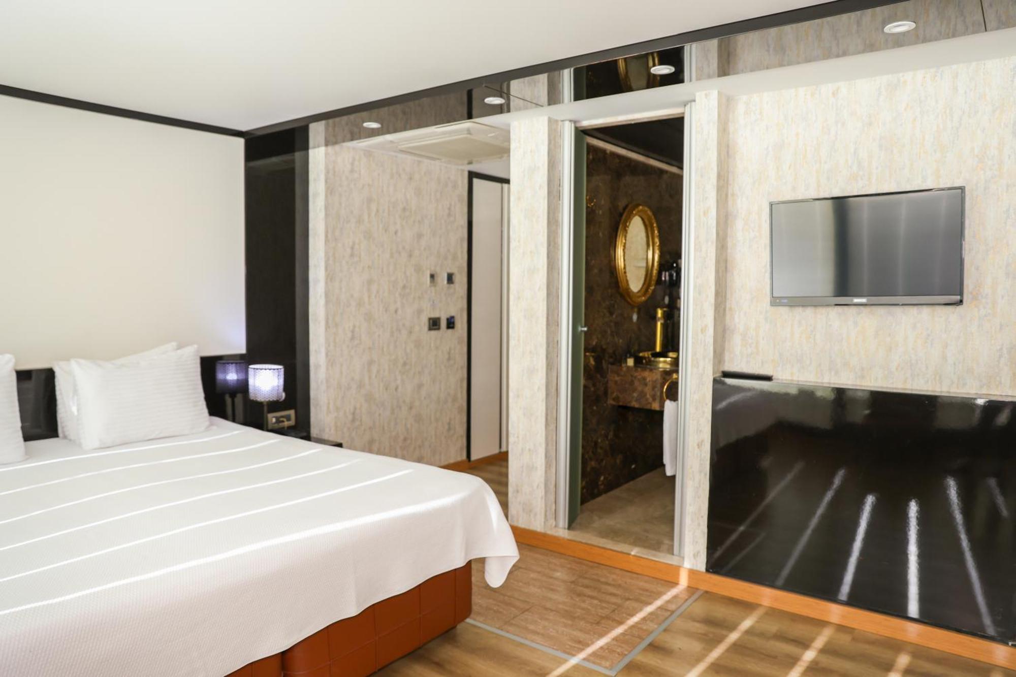 The Hera Platinum Hotel Istanbul Exterior photo